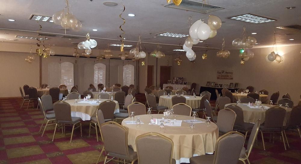 Holiday Inn Ontario By Ihg Exterior photo