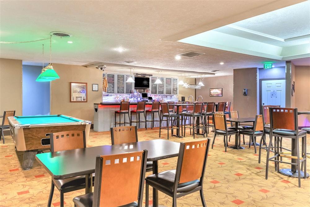 Holiday Inn Ontario By Ihg Exterior photo