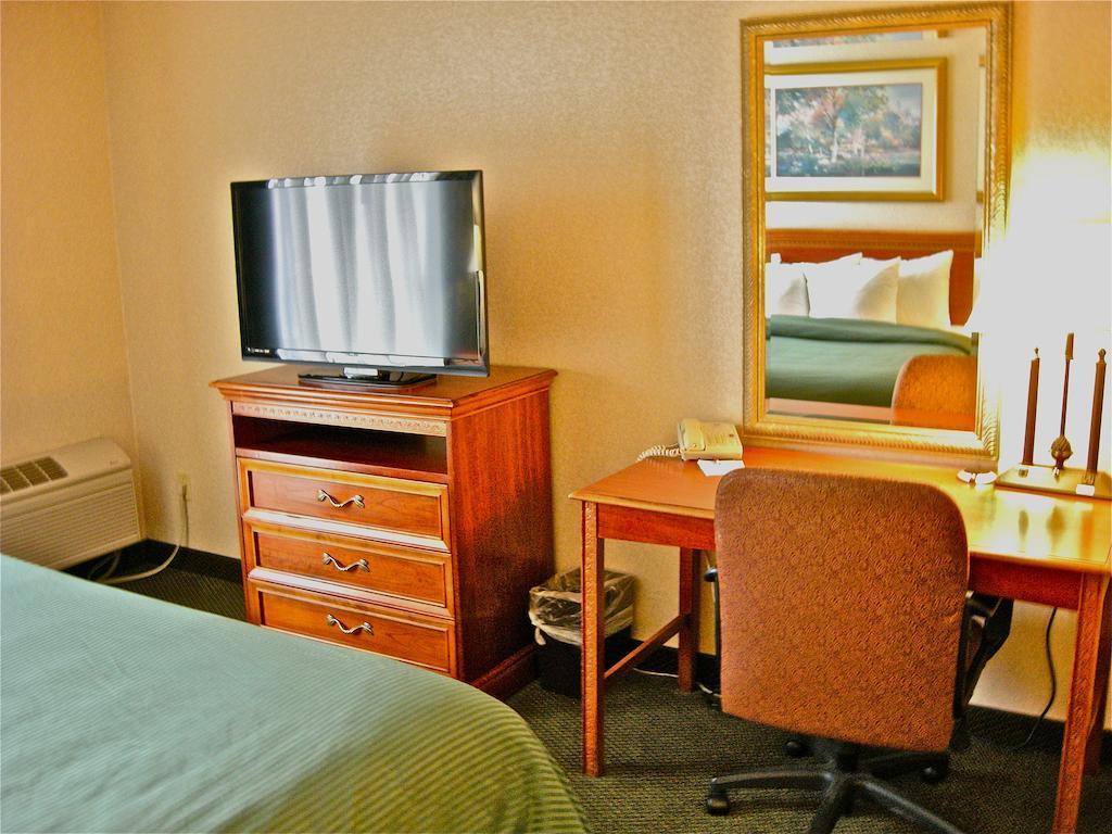 Holiday Inn Ontario By Ihg Exterior photo