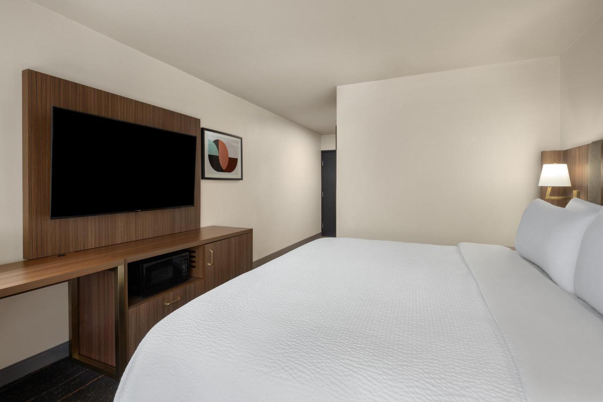 Holiday Inn Ontario By Ihg Exterior photo