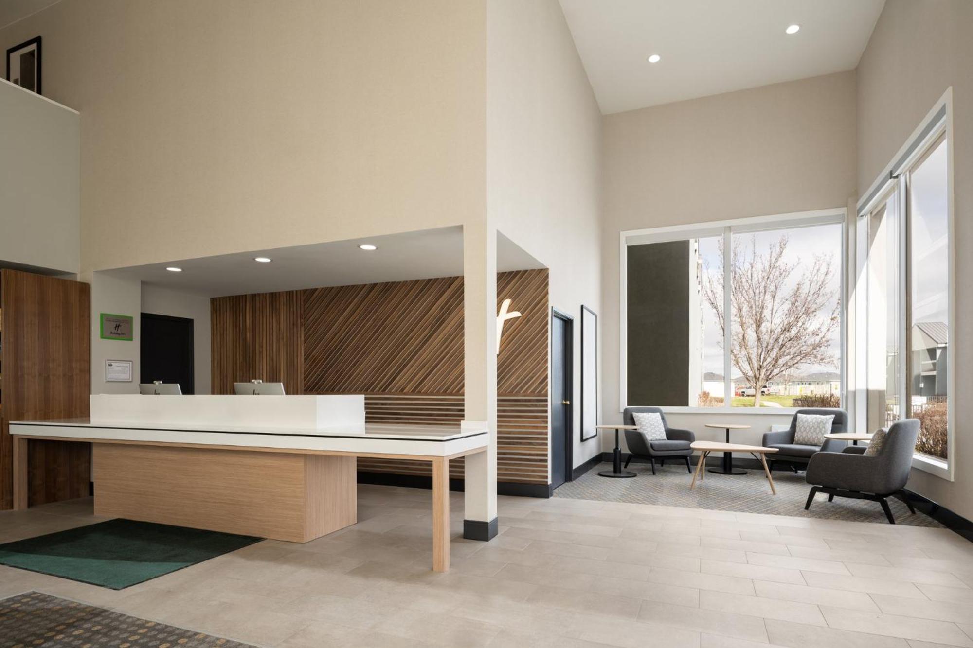 Holiday Inn Ontario By Ihg Exterior photo