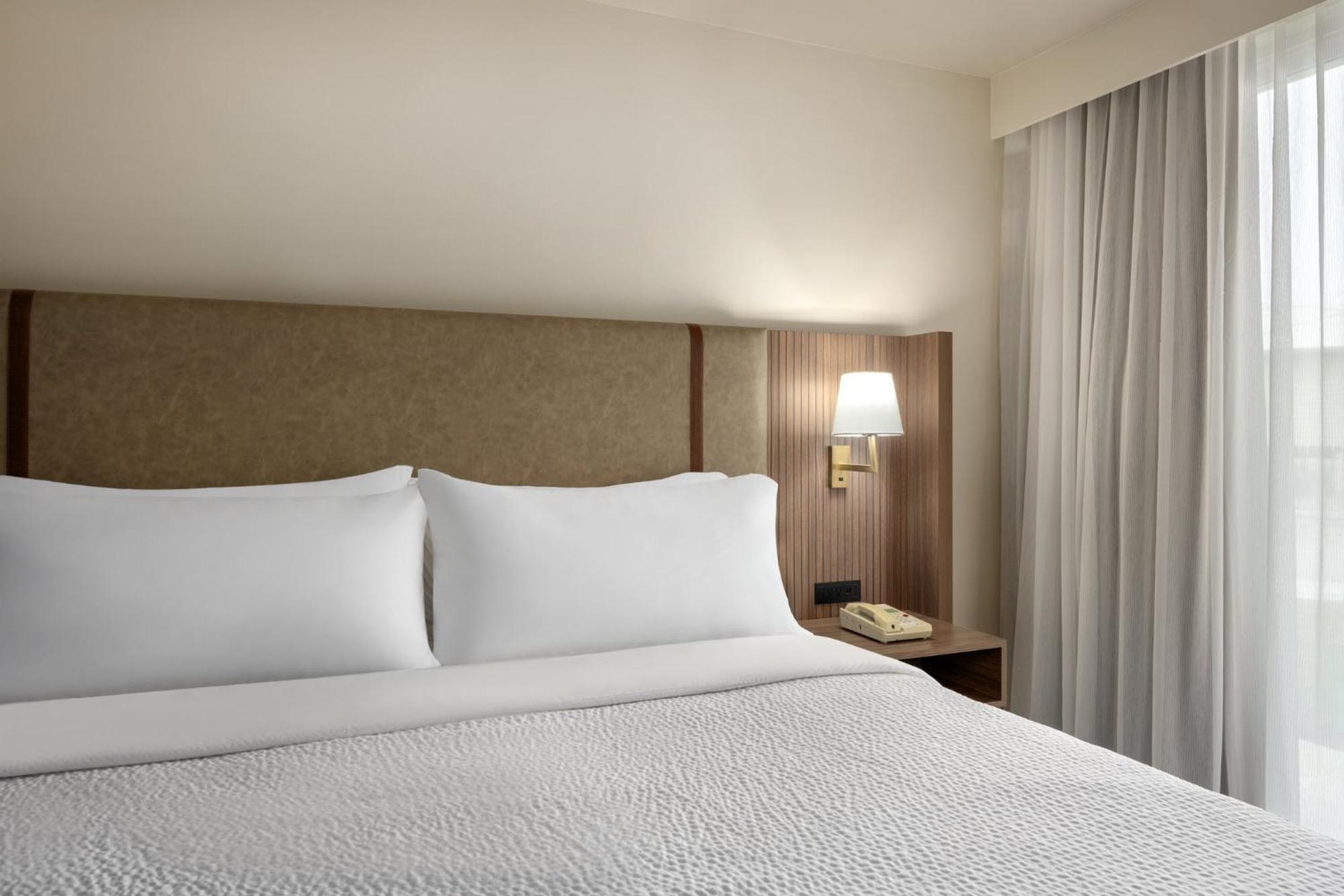 Holiday Inn Ontario By Ihg Exterior photo