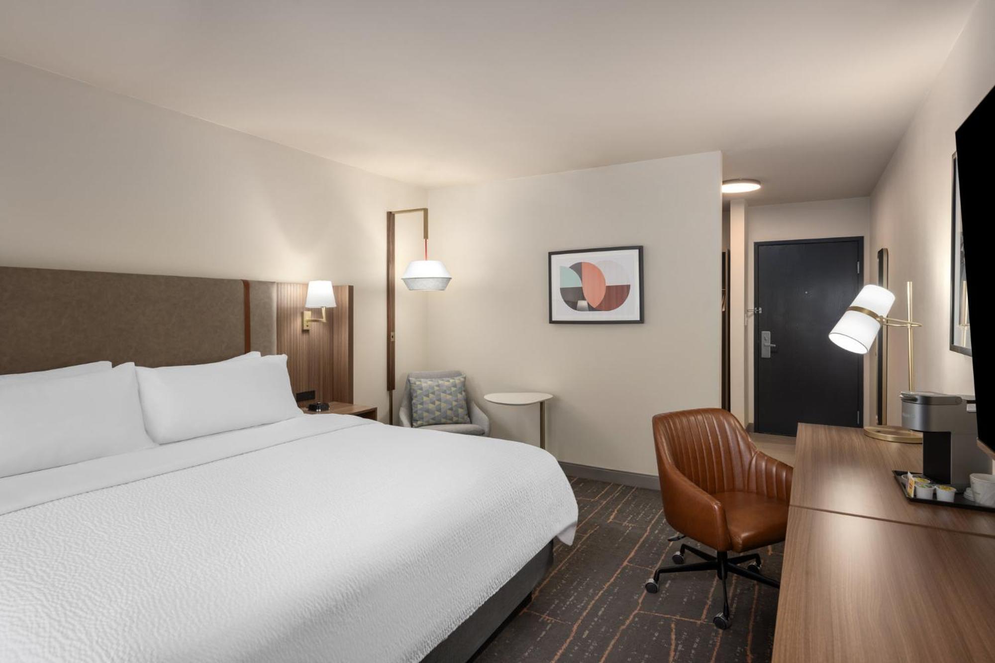 Holiday Inn Ontario By Ihg Exterior photo