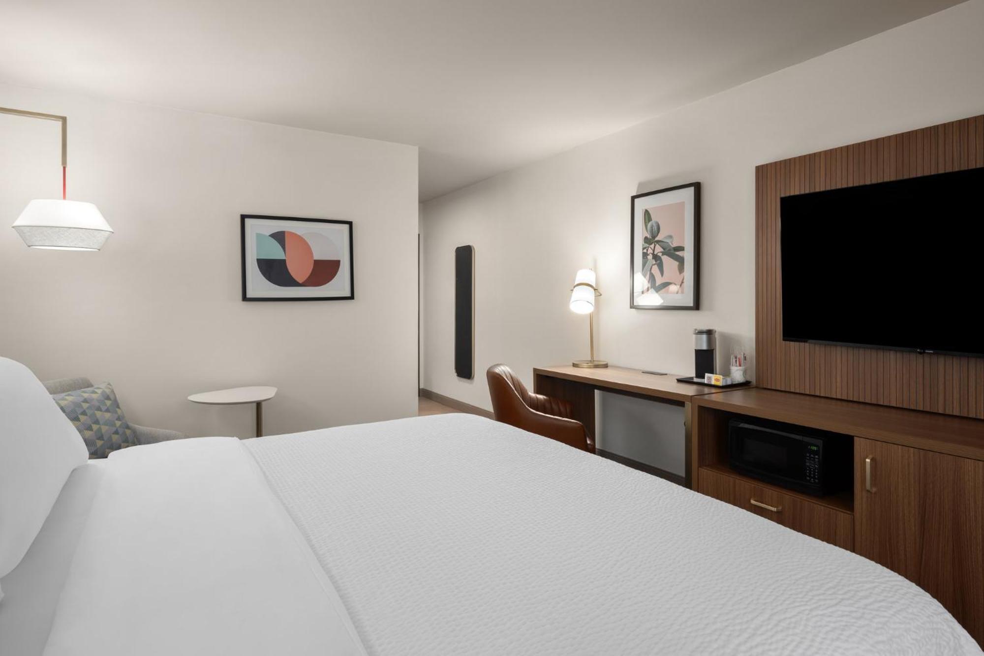 Holiday Inn Ontario By Ihg Exterior photo
