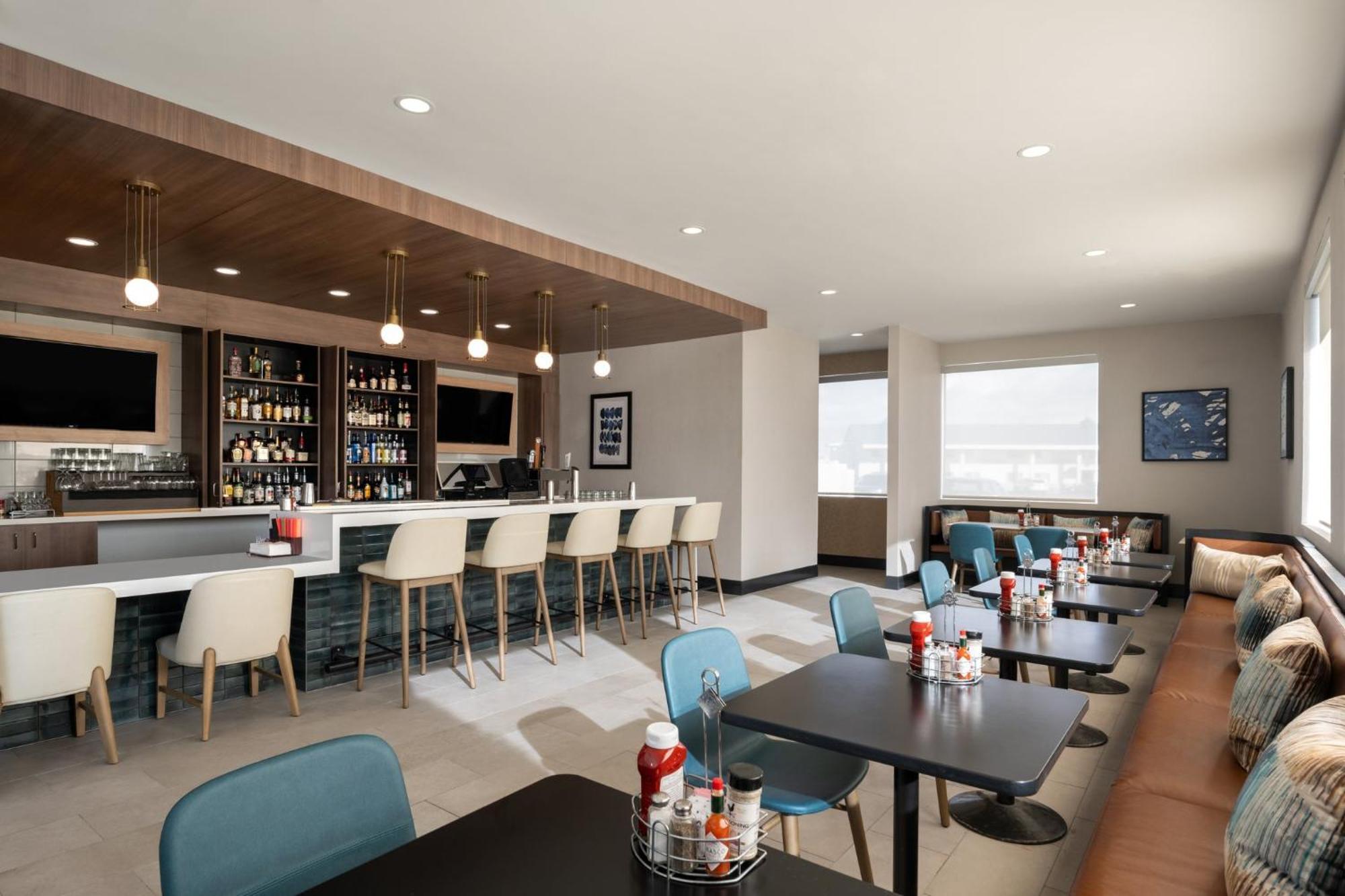 Holiday Inn Ontario By Ihg Exterior photo