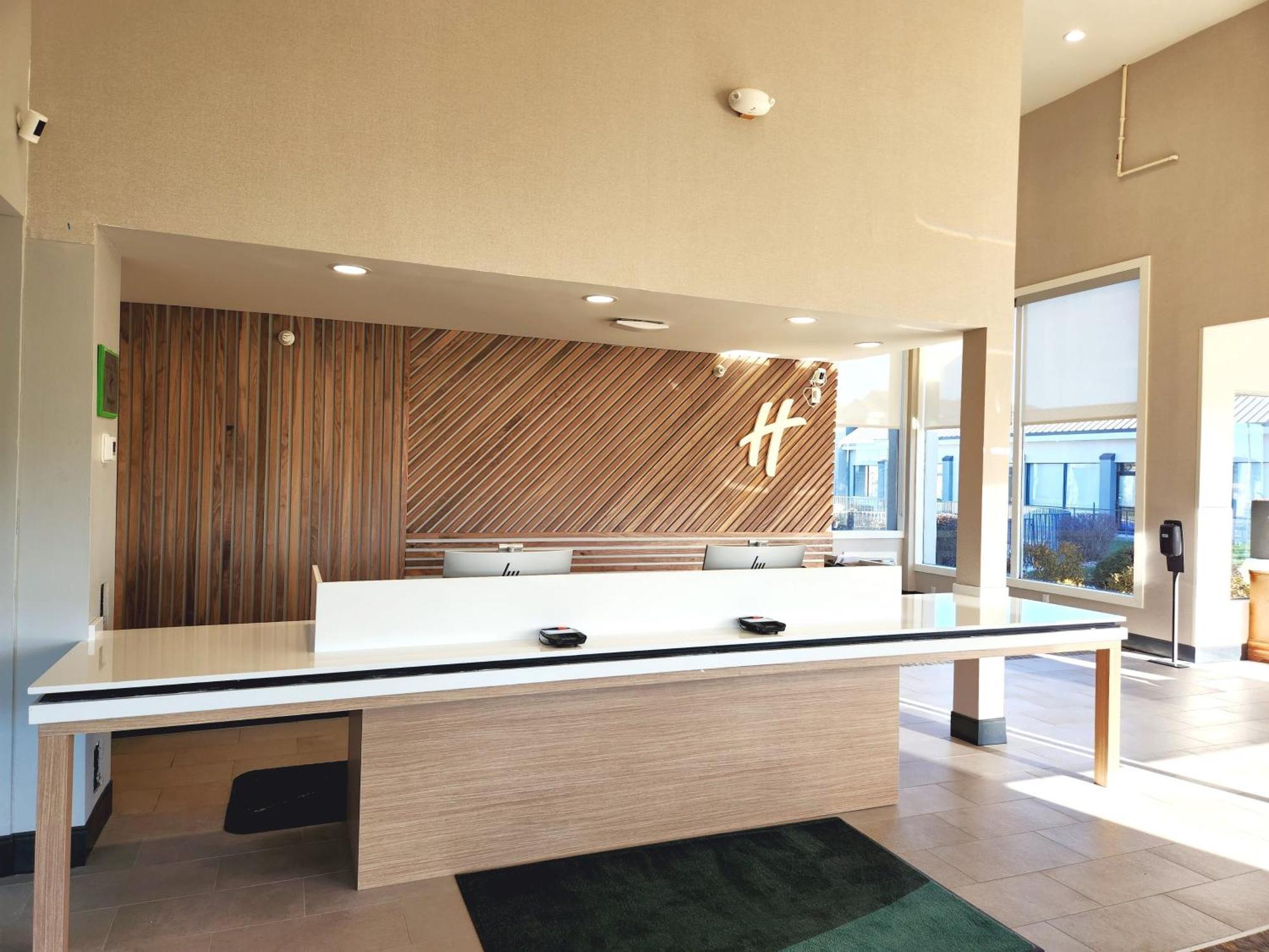Holiday Inn Ontario By Ihg Exterior photo